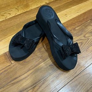 Bcbg flip flops